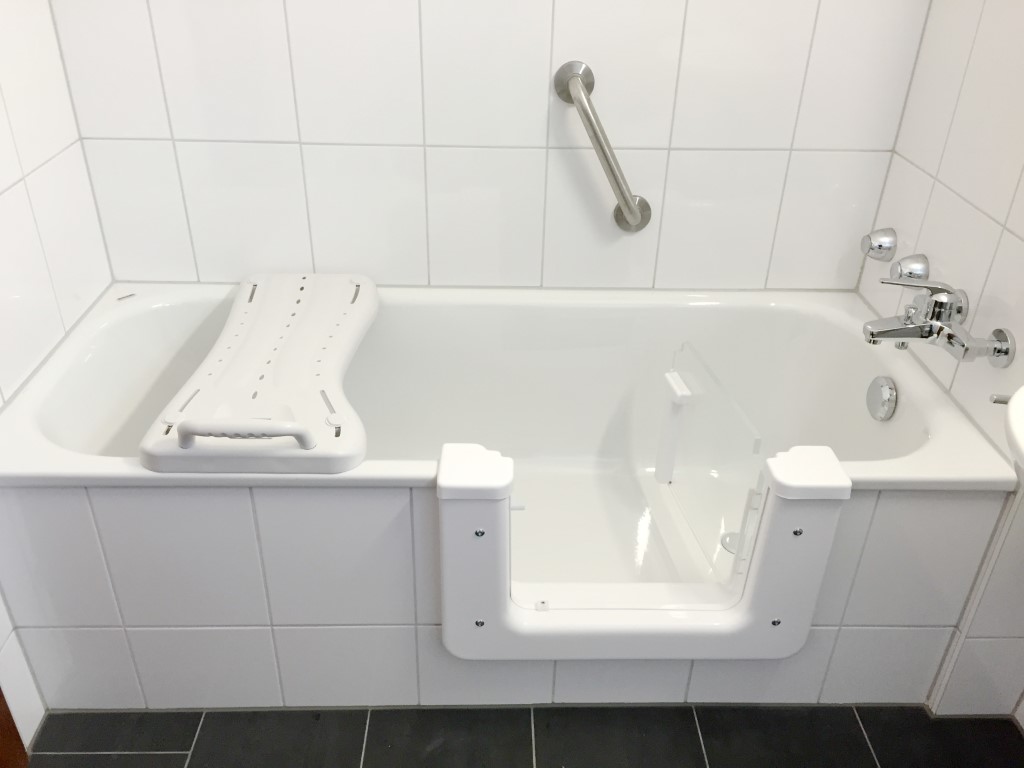 Mit Badelift und Sitzbrett kombinierbar