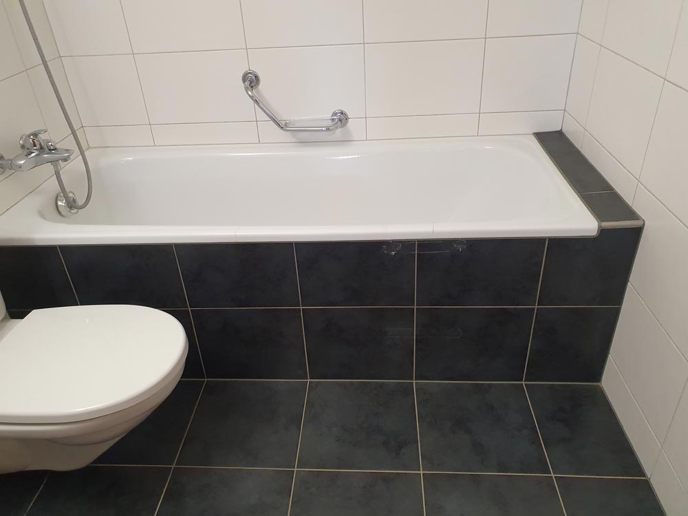 Badewanne vor Einbau der Tür
