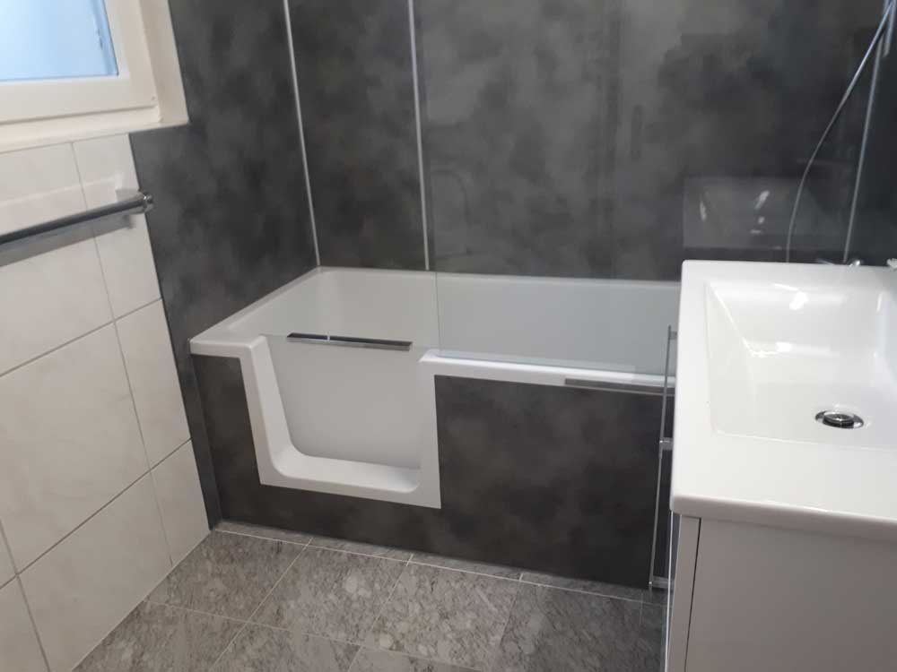Der nachträgliche Einbau einer Badewannentür
